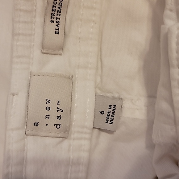A new day white shorts women's size 6 - Picture 3 of 4